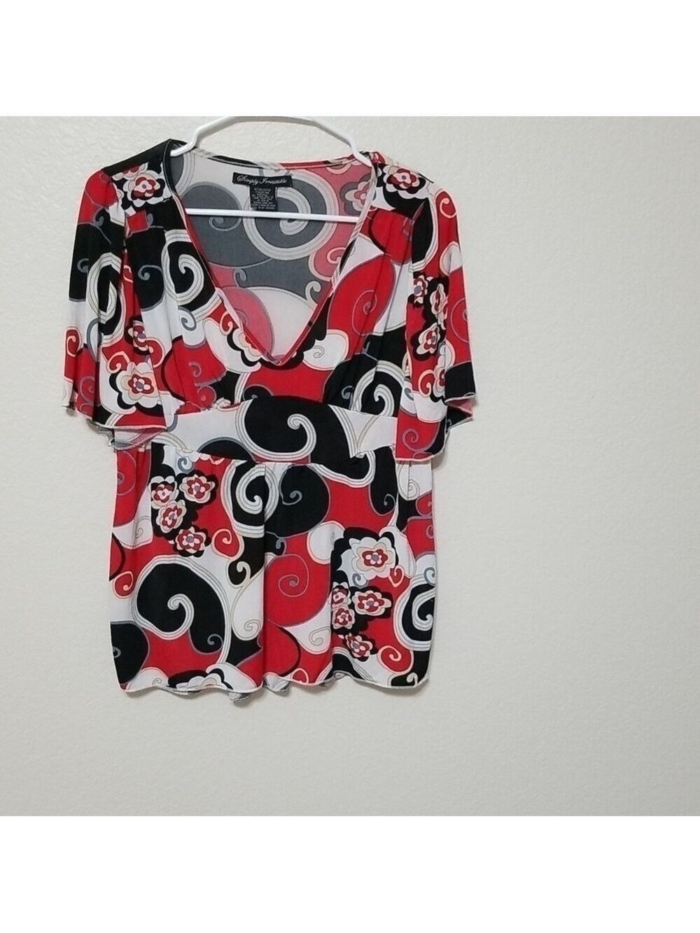 Simply Irresistible Vneck Short Sleeve Top Large